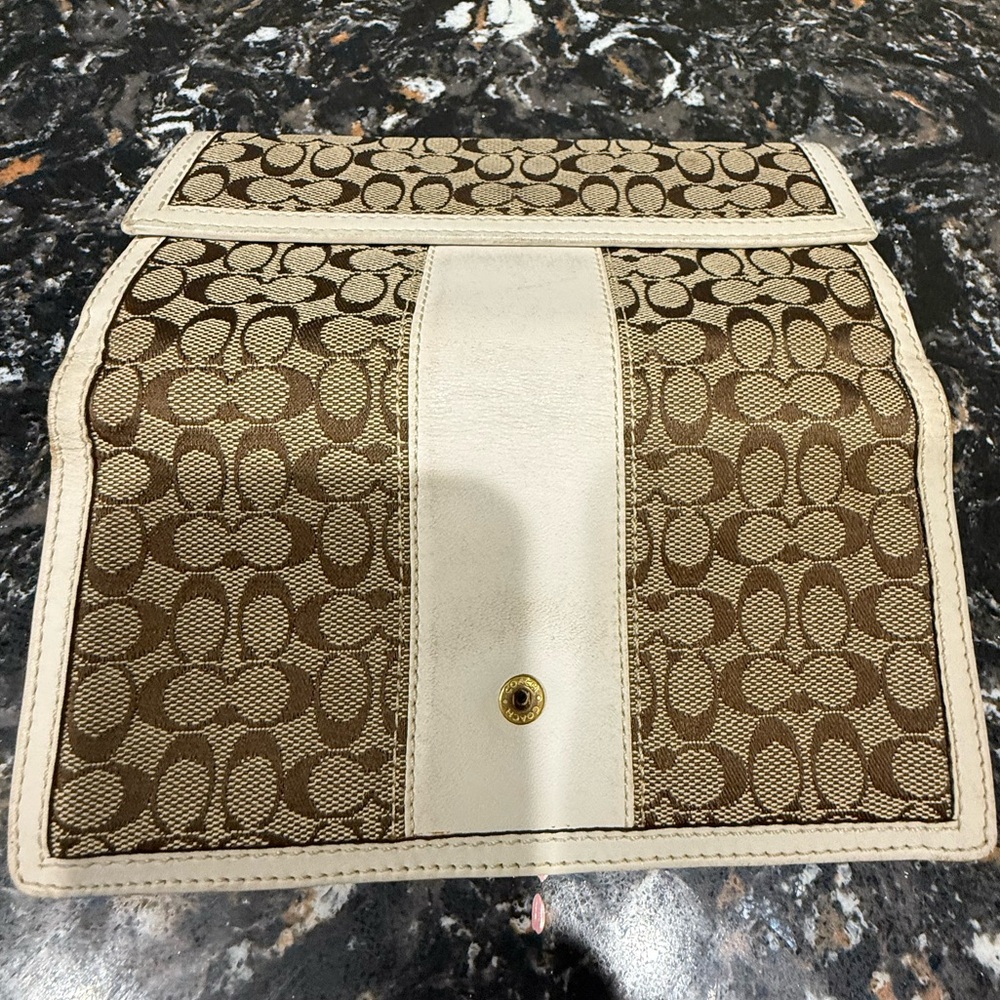 COACH Signature Wallet - Picture 5 of 9
